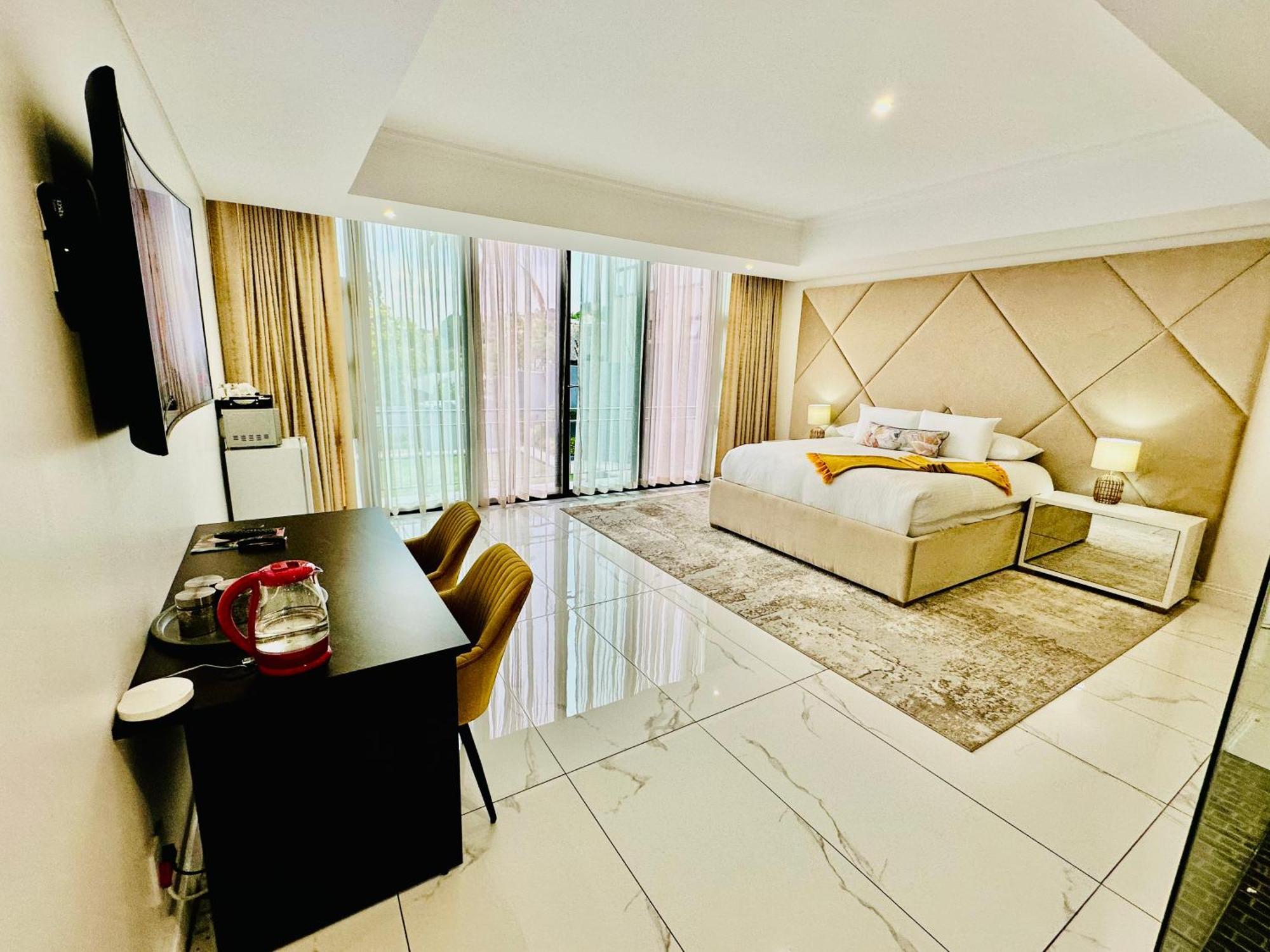 Luxury On Cotswold Hotel Roodepoort Room photo